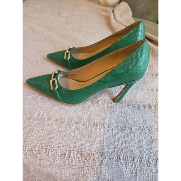 NEW YORK AND COMPANY - Picture 3 of 9